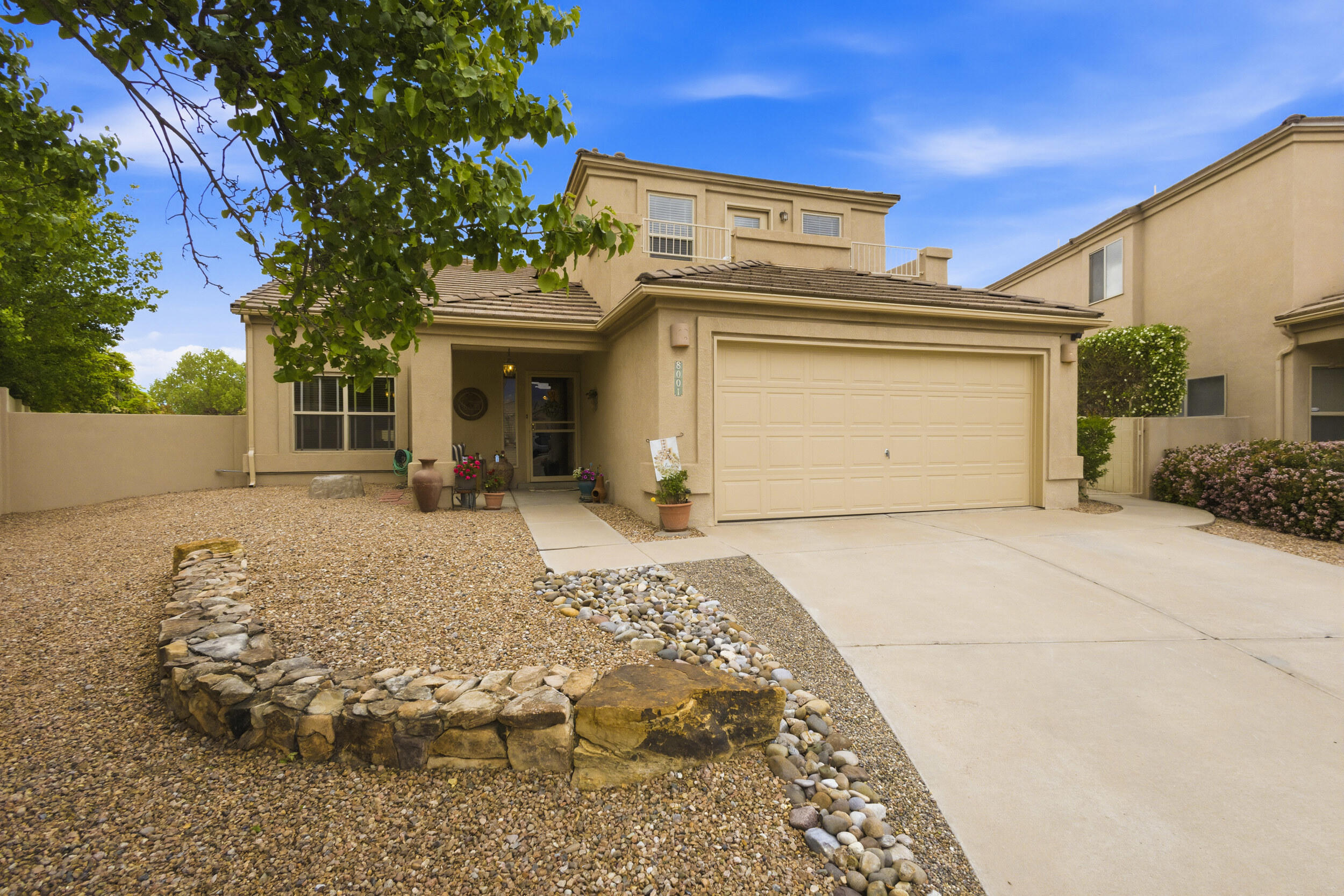 8001 Oso Feliz Drive NE