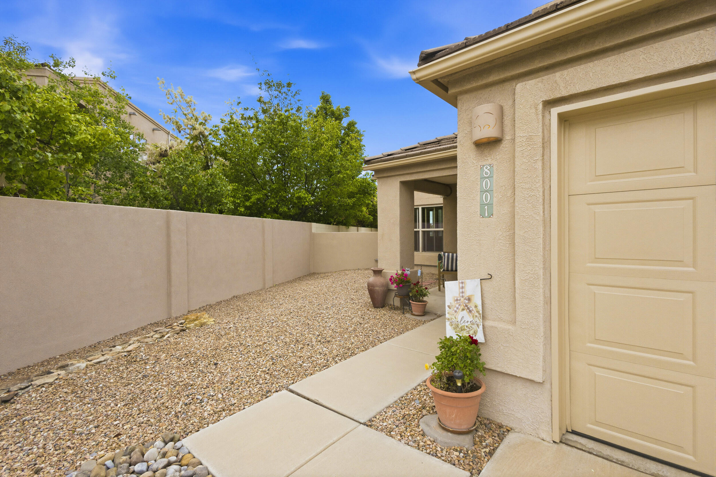 8001 Oso Feliz Drive NE