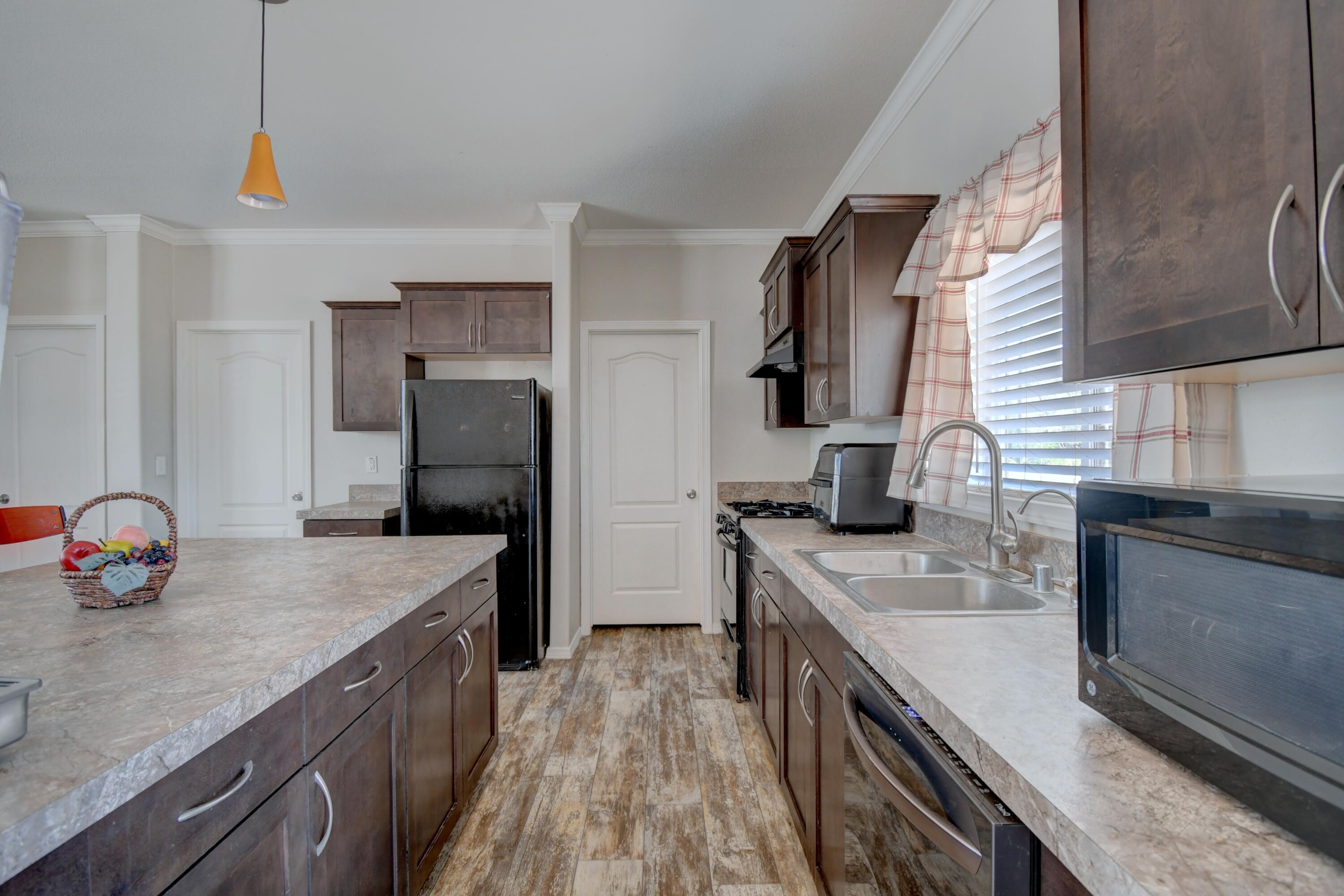 2933 MAPLEWOOD Drive SW