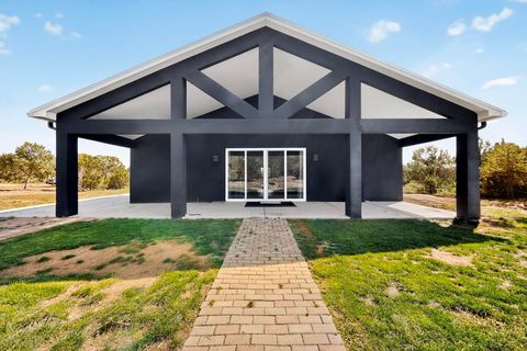 Photo of 19 Eastview Lane, Stanley, NM 87056 (MLS # 1091753)