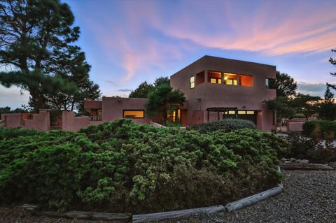 Photo of 975 ANTELOPE Avenue NE, Albuquerque, NM 87122 (MLS # 1089916)