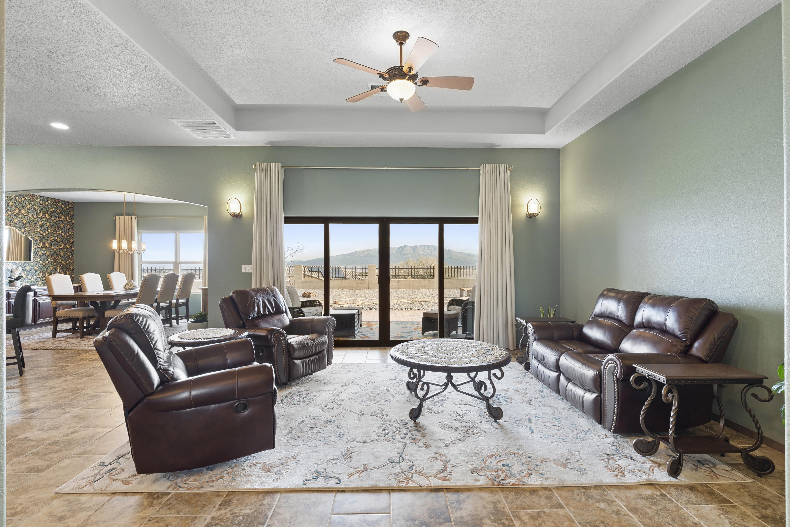 5513 Pikes Peak Loop NE