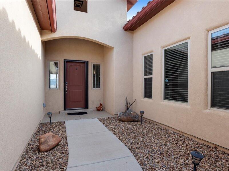 5513 Pikes Peak Loop NE