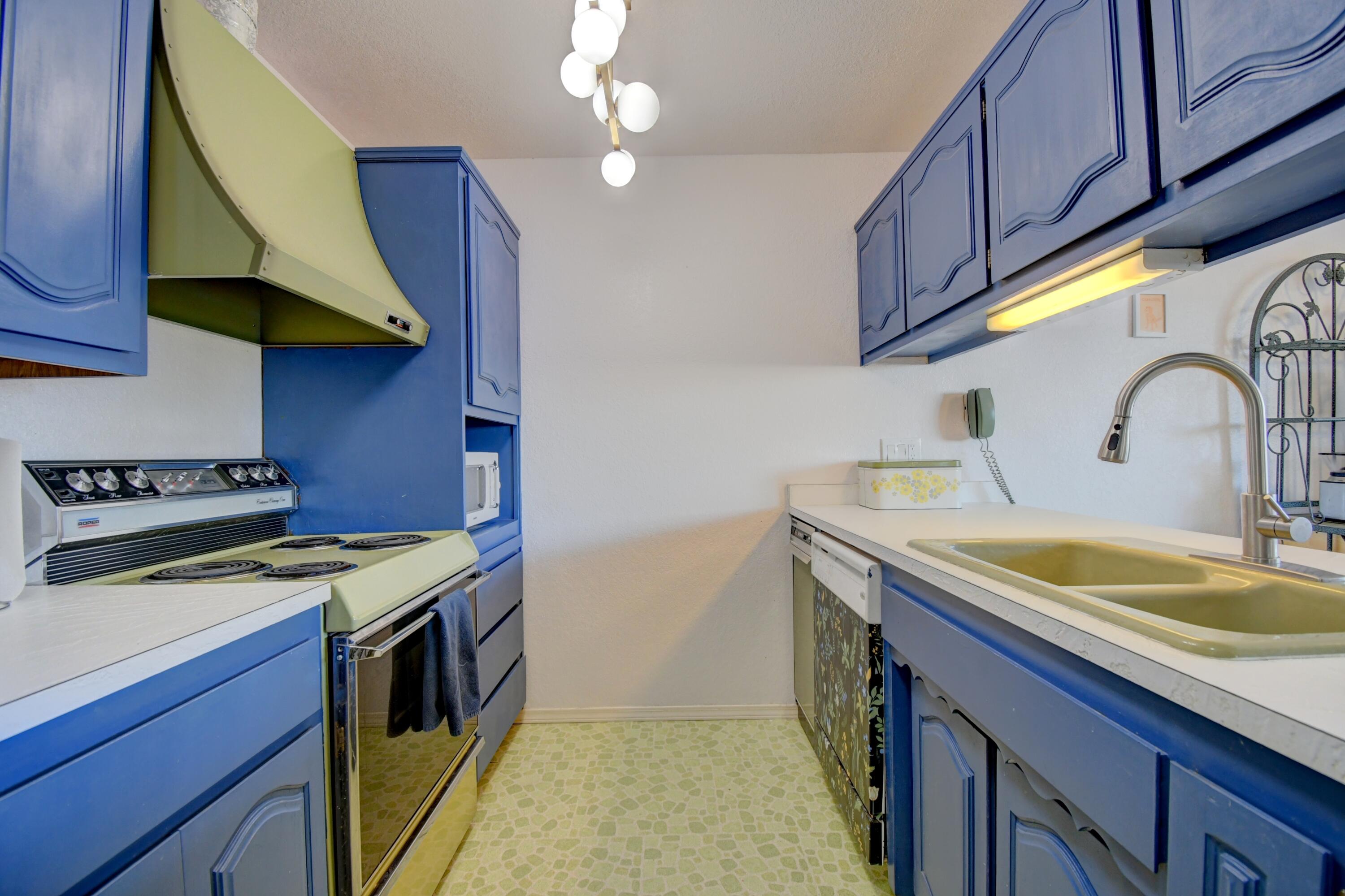 5121 Pinata Place NE