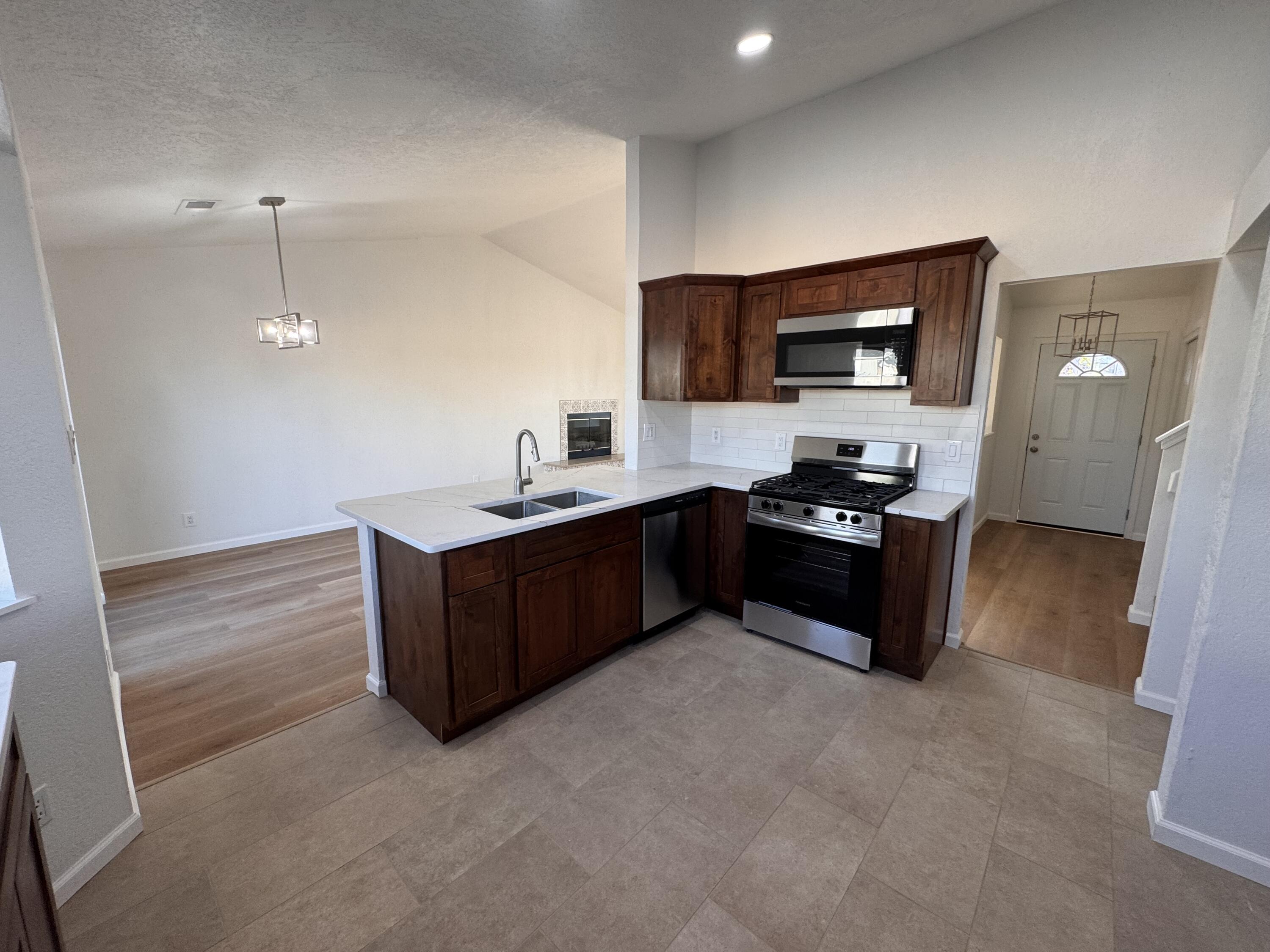 16 Apache Plume Road, Los Lunas, New Mexico image 7