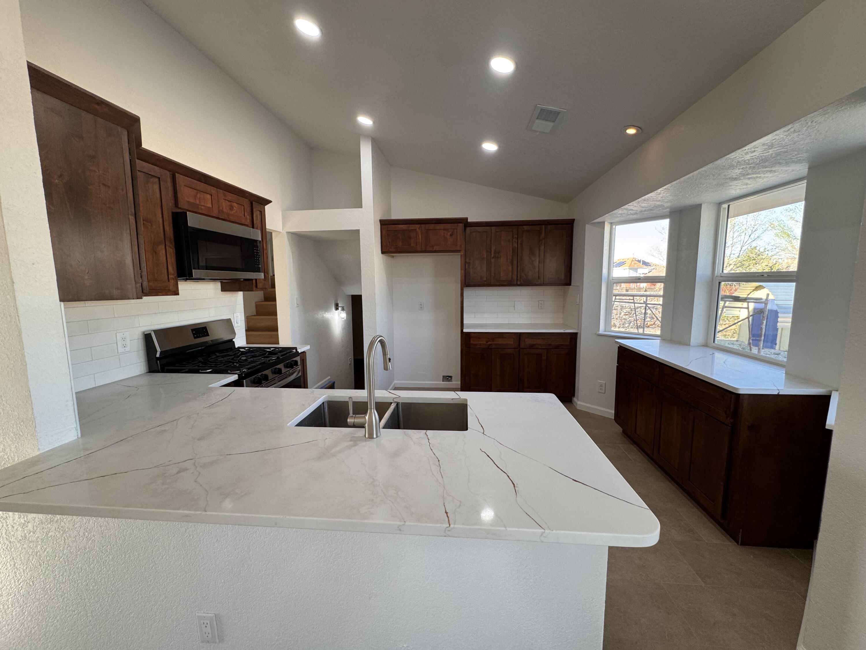 16 Apache Plume Road, Los Lunas, New Mexico image 6