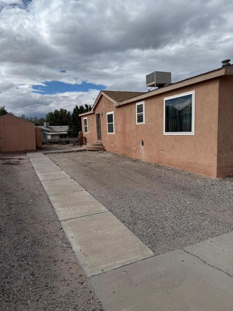 Photo of 4017 GLENN Drive SE, Albuquerque, NM 87105 (MLS # 1092070)
