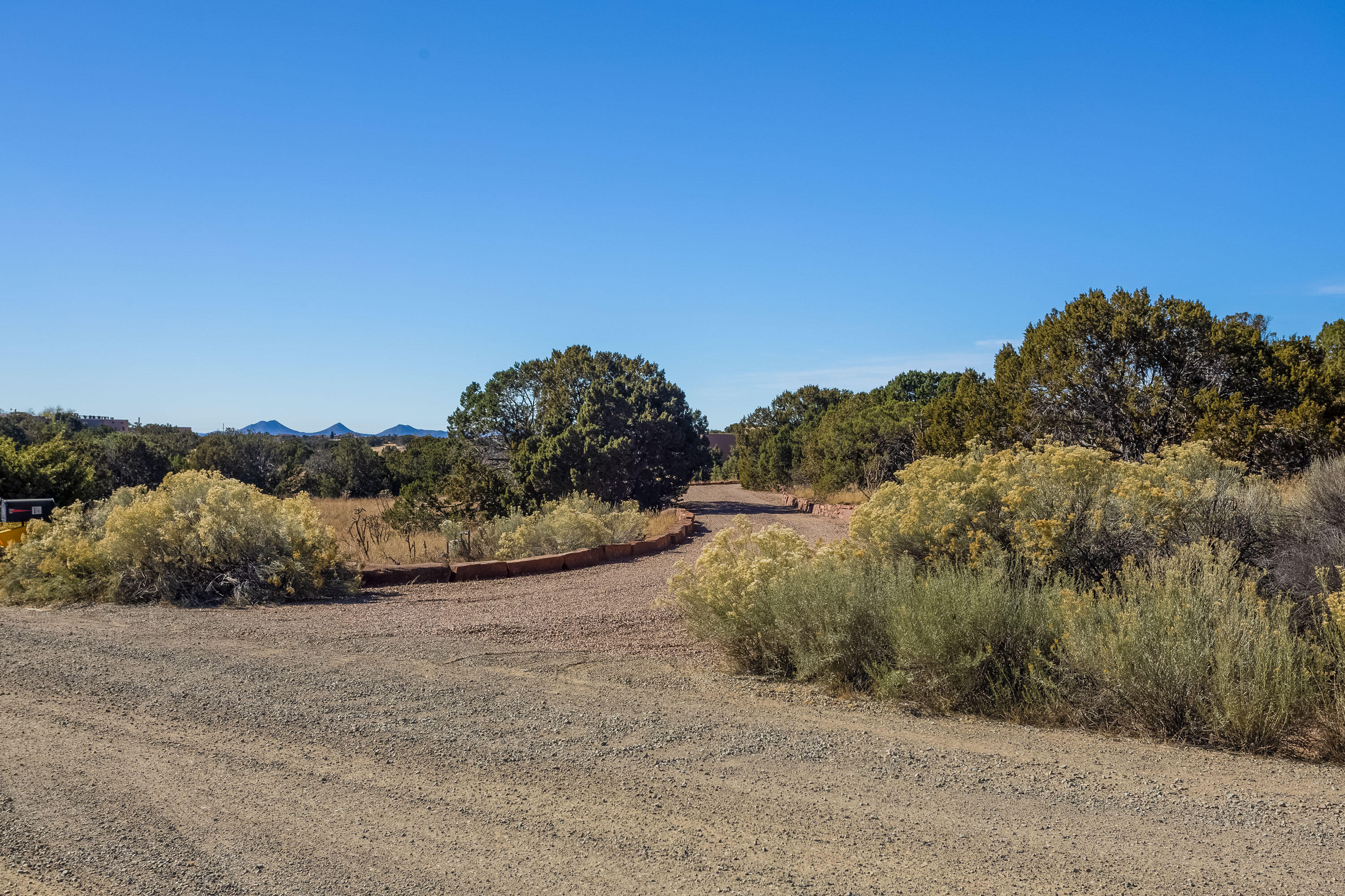 14 Chapala Road, Santa Fe, New Mexico image 2