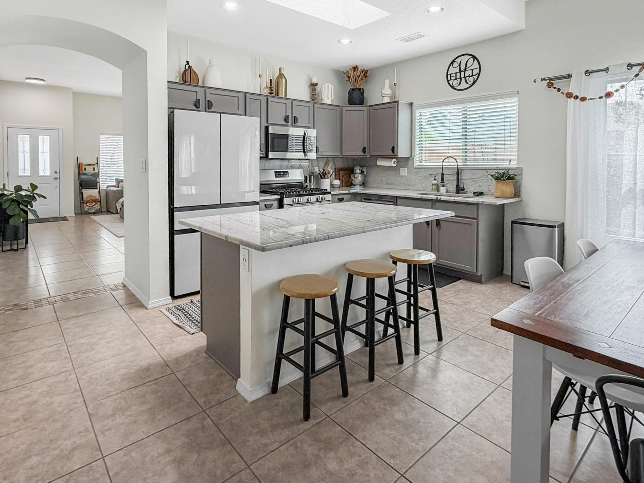 5543 Costa Uerde Road NW