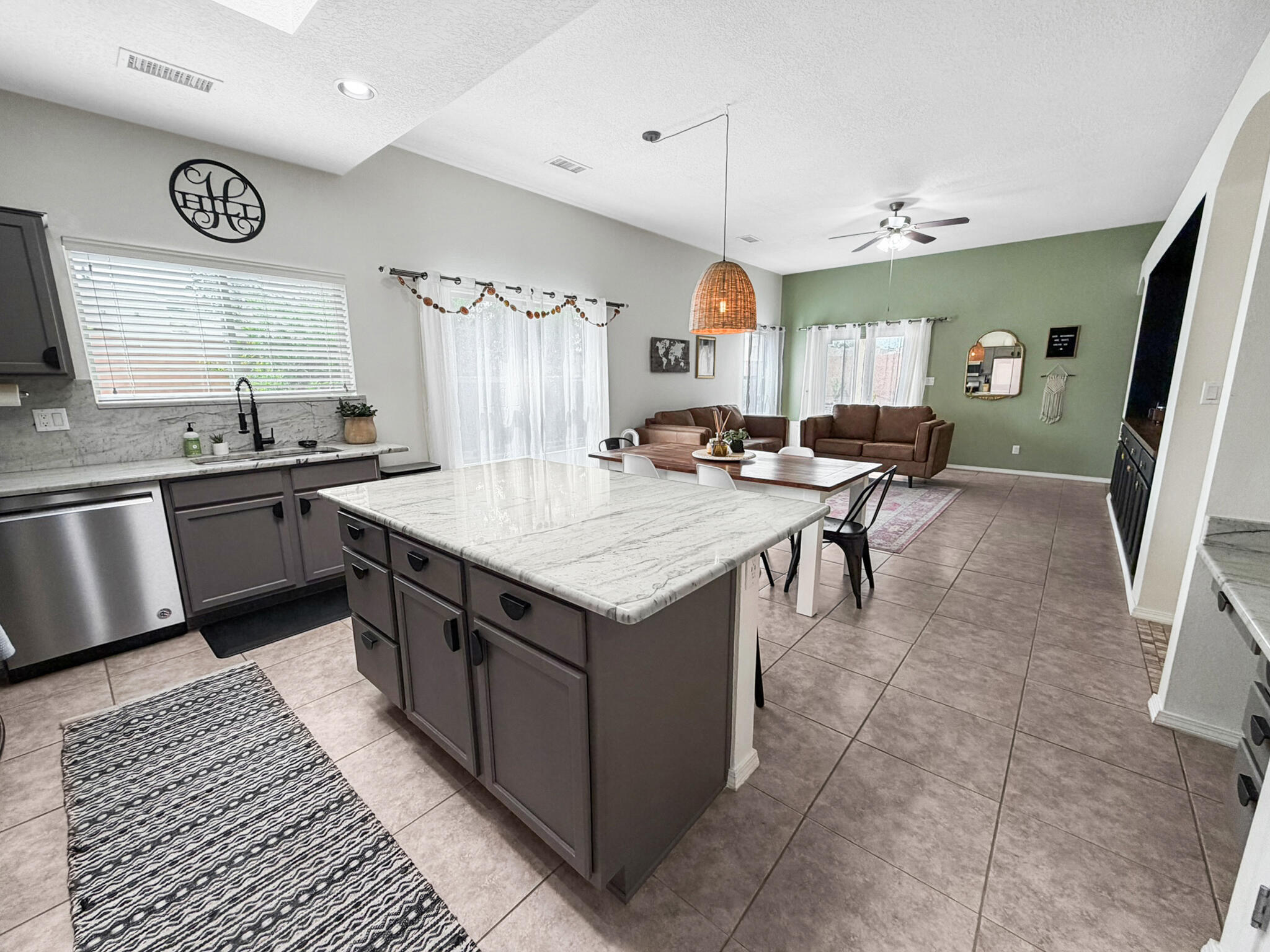 5543 Costa Uerde Road NW