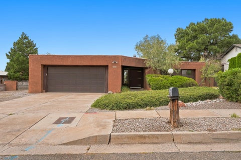Photo of 3901 Embudito Drive NE, Albuquerque, NM 87111 (MLS # 1111240)