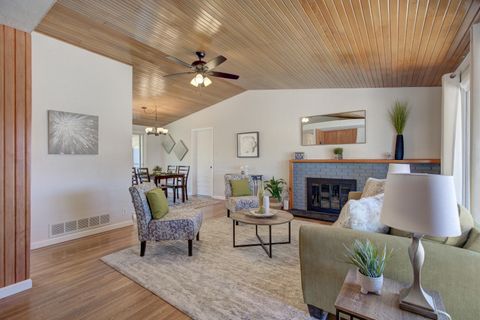 Photo of 2936 CAROLINA Street NE, Albuquerque, NM 87110 (MLS # 1091555)