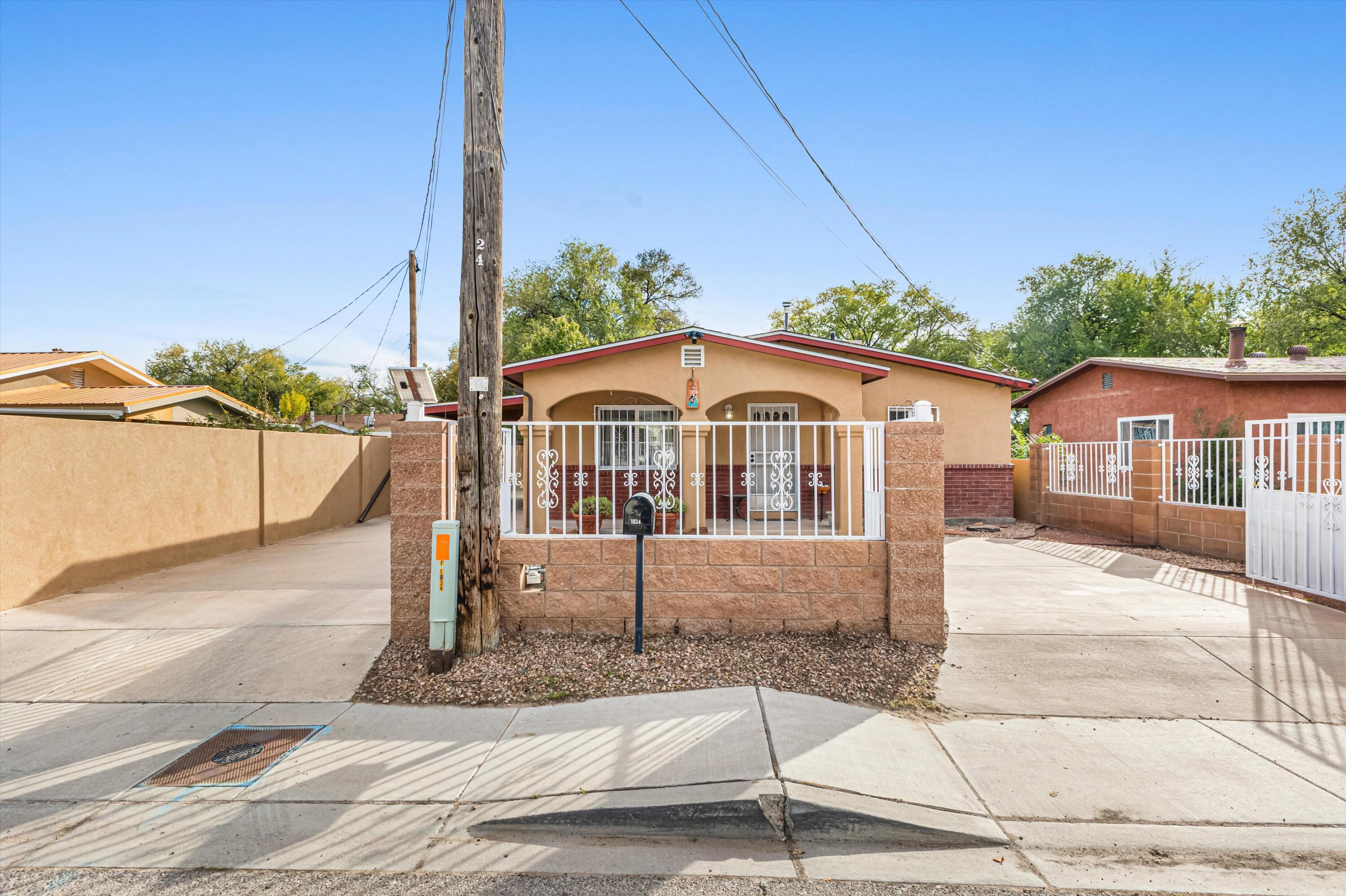 1834 Sunset Gardens Road SW