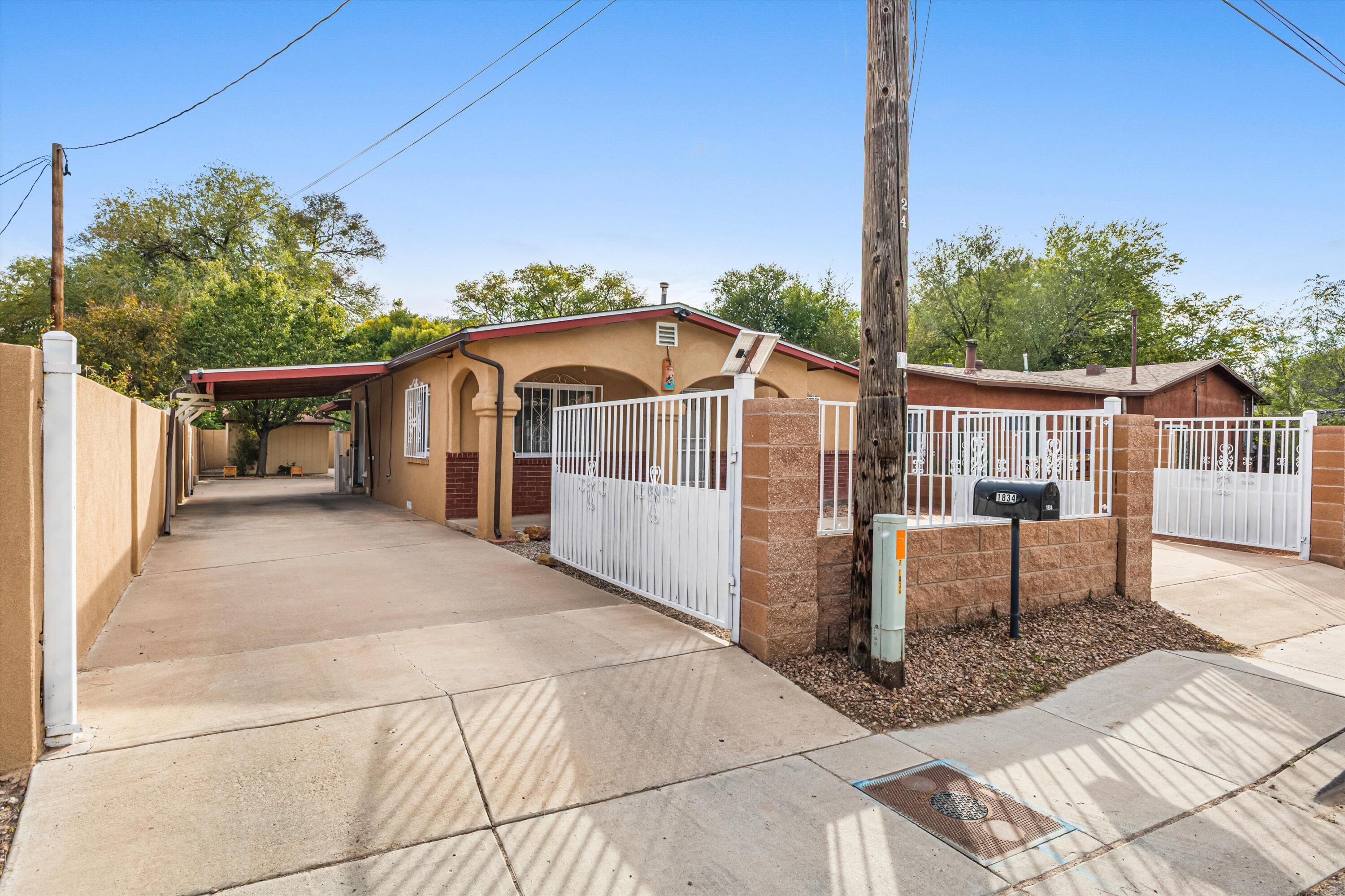 1834 Sunset Gardens Road SW