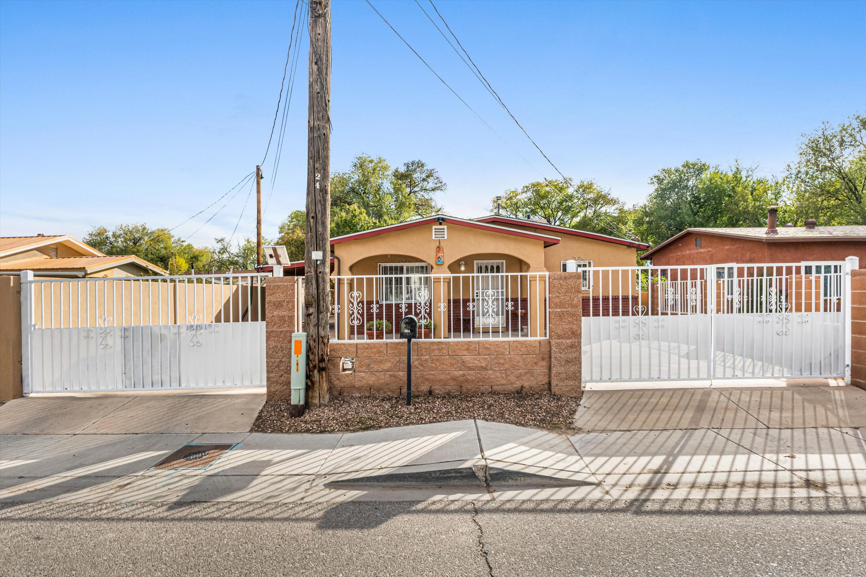 1834 Sunset Gardens Road SW