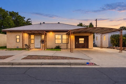 Photo of 724 Arizona Street SE, Albuquerque, NM 87108 (MLS # 1112478)