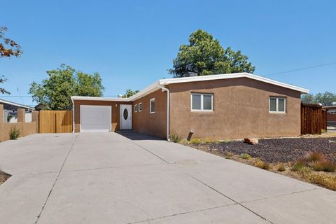 Photo of 4717 Palo Duro Avenue NE, Albuquerque, NM 87110 (MLS # 1103287)