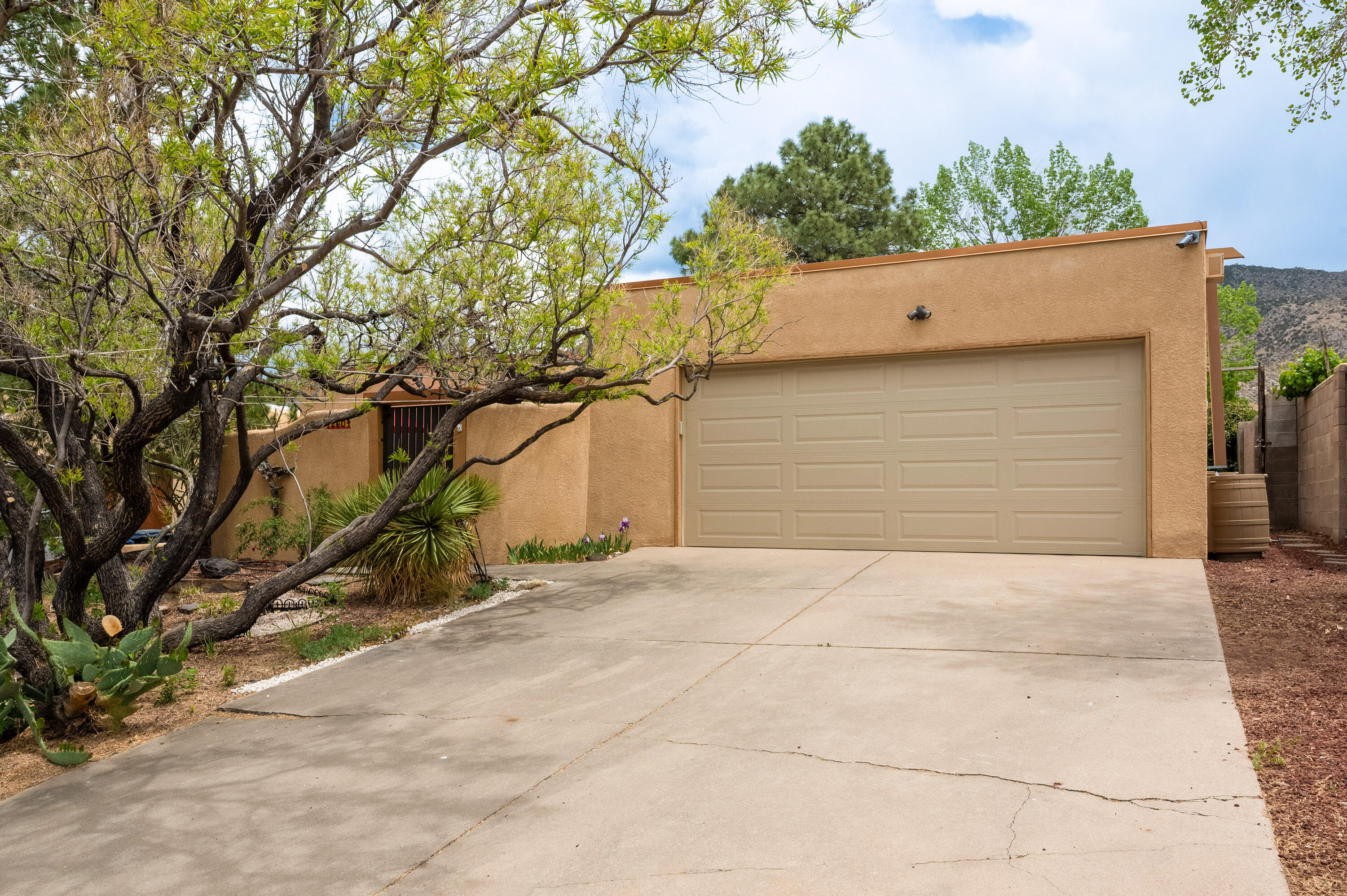 2604 Nakomis Drive, Albuquerque, New Mexico image 2