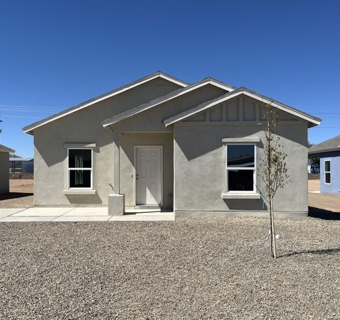 Homes For Sale - 309 Camino Eric<br/> Moriarty, NM 87035