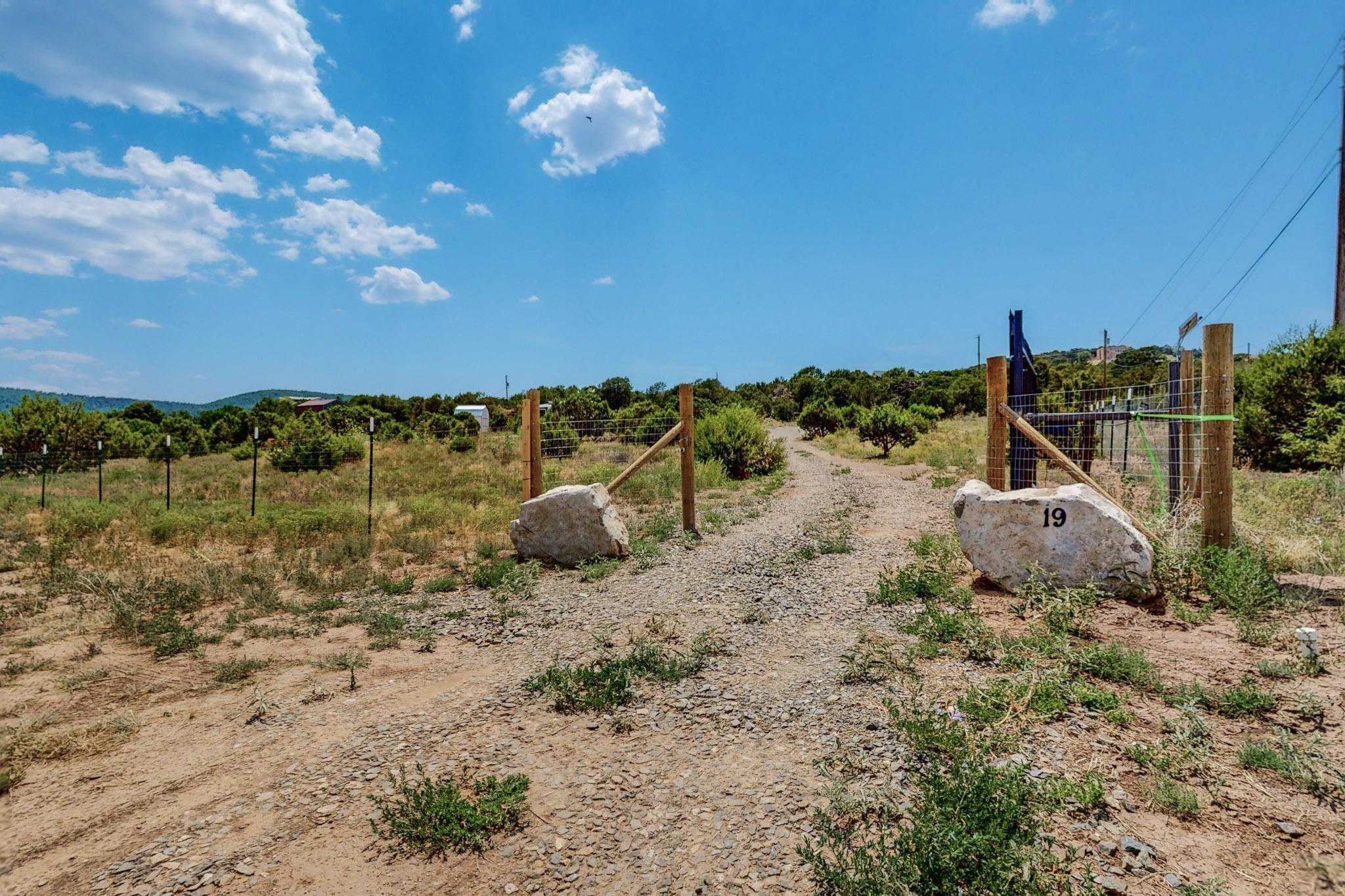 19 Edge Of Wood Rd Road, Tijeras, New Mexico image 1