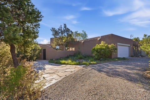 Homes For Sale - 3 Woodbriar Lane<br/> Cedar Crest, NM 87008