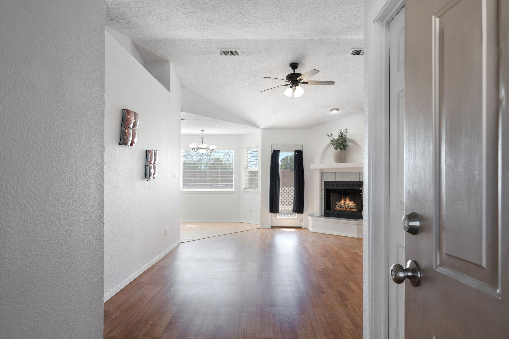 1412 Desert Bloom Avenue NW