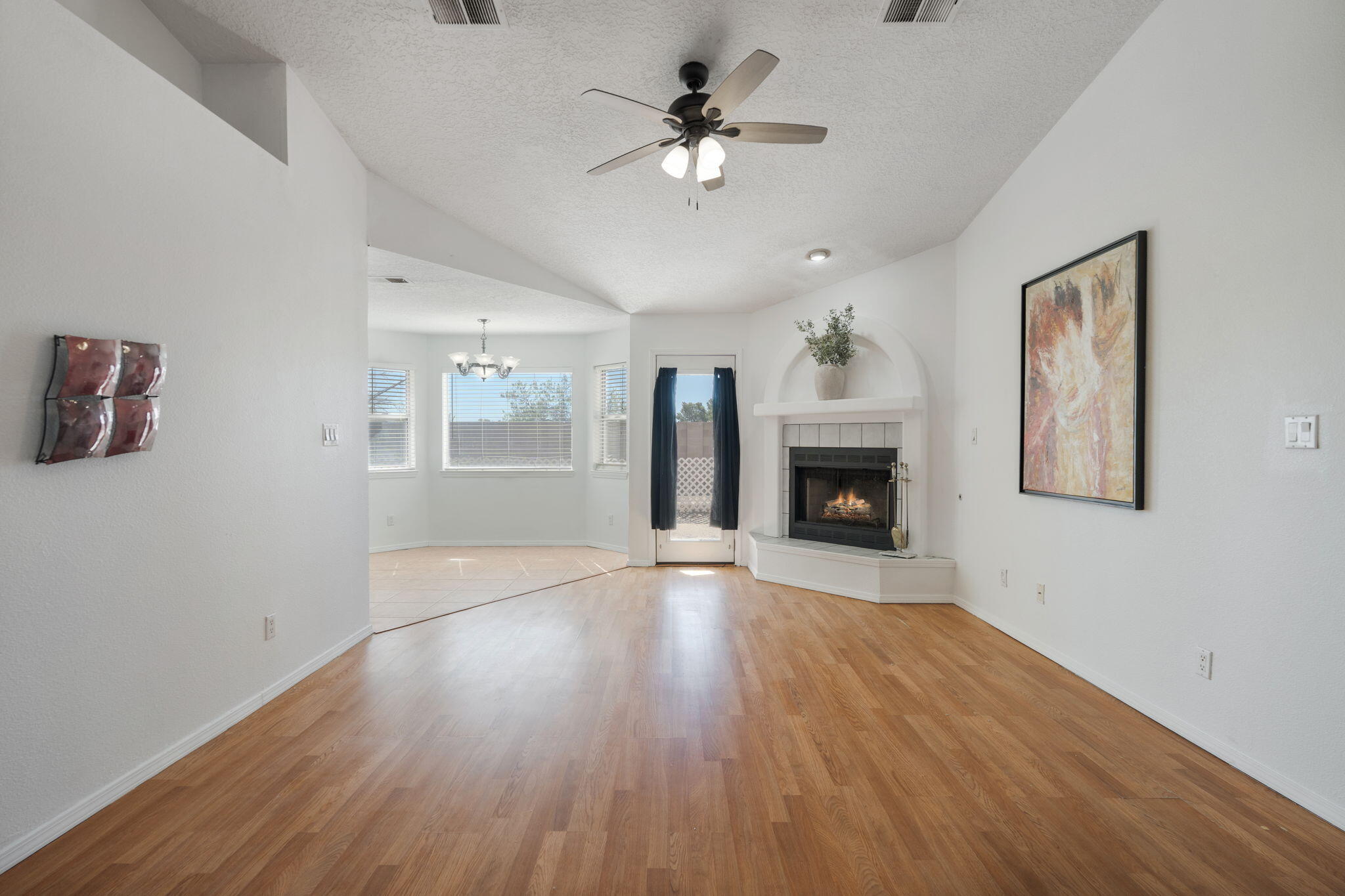 1412 Desert Bloom Avenue NW