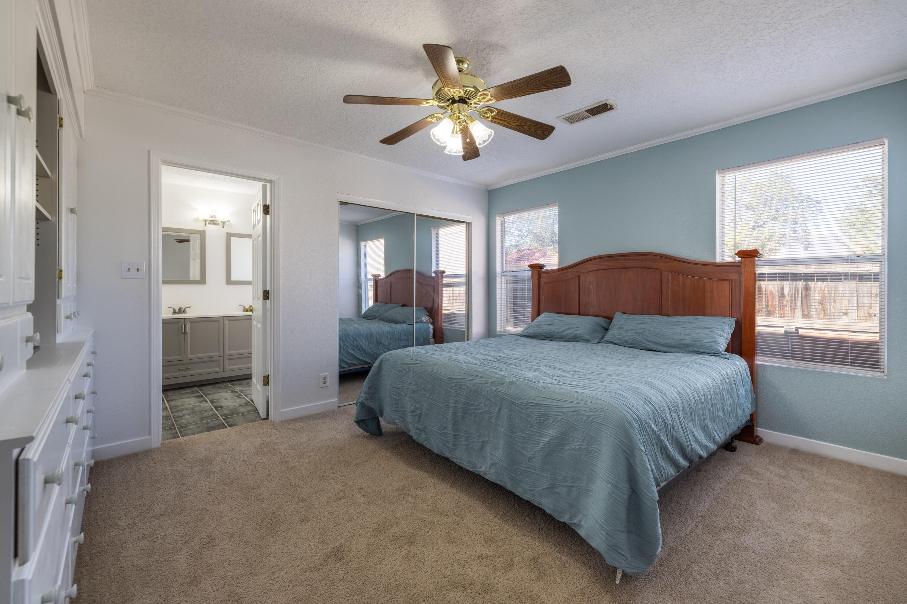 Rio Rancho, New Mexico 87144, United States, 4 Bedrooms Bedrooms, ,2 BathroomsBathrooms,Residential,Active,236570