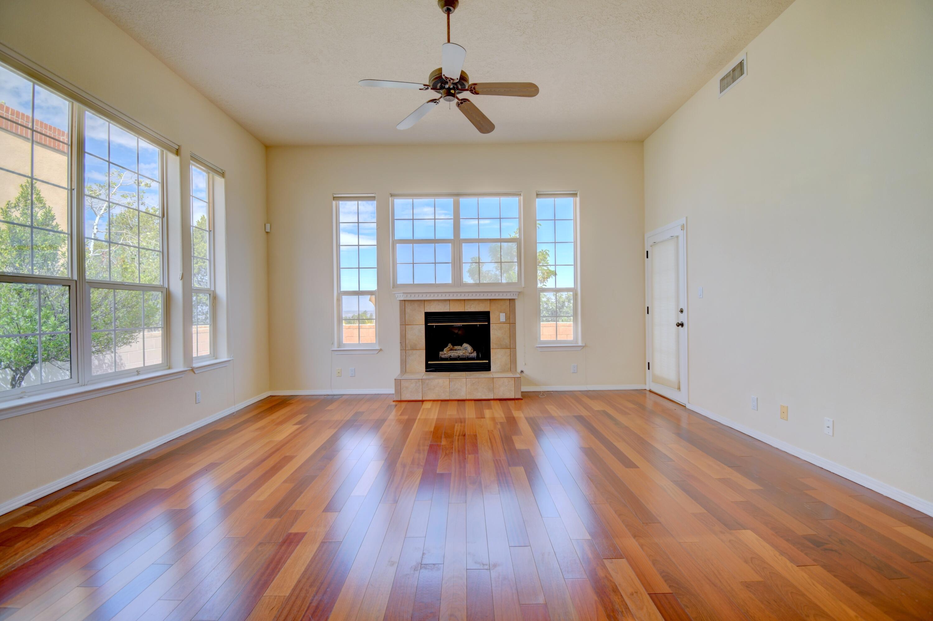 5607 Bosque Vista Drive NE