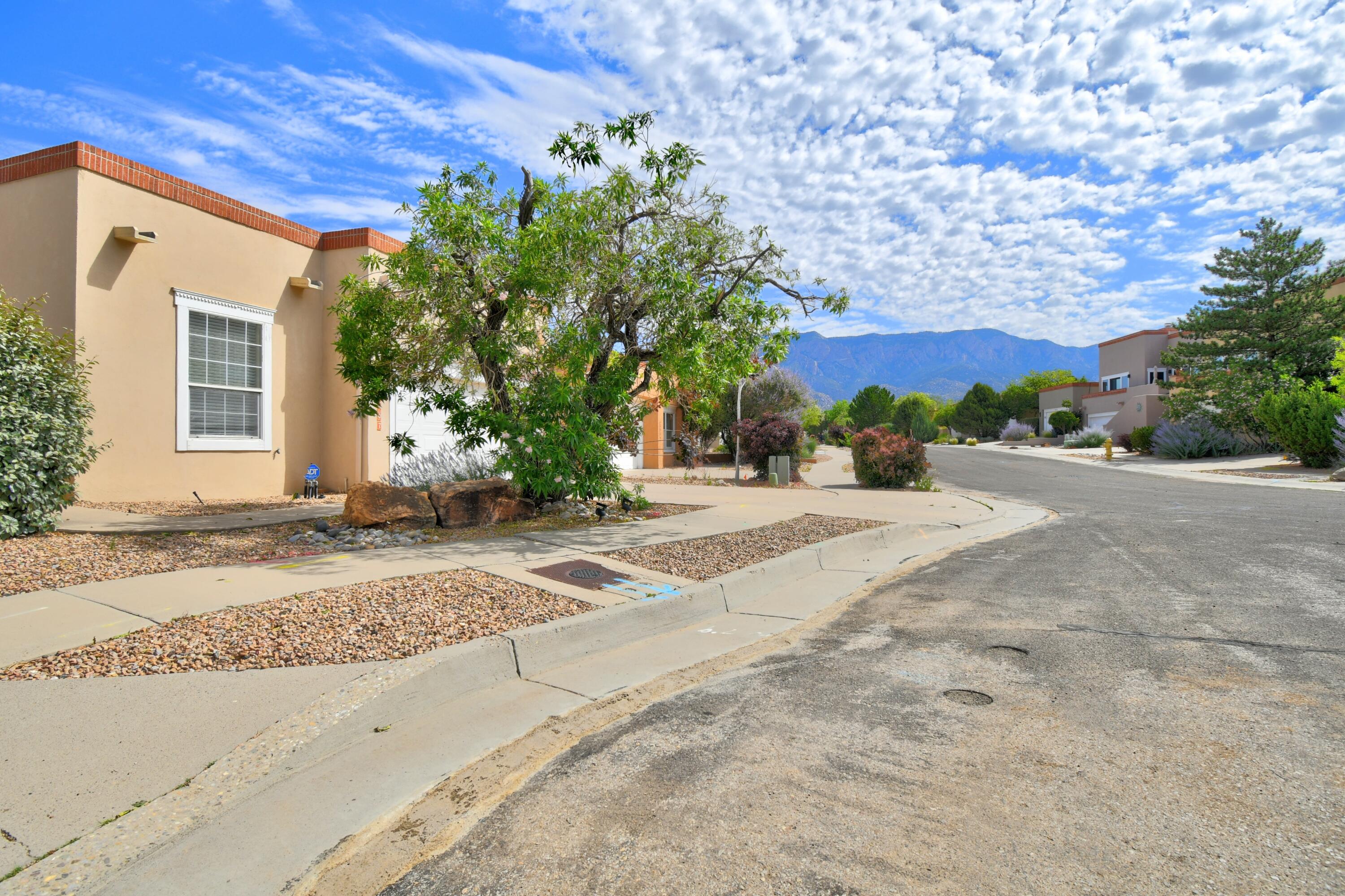 5607 Bosque Vista Drive NE