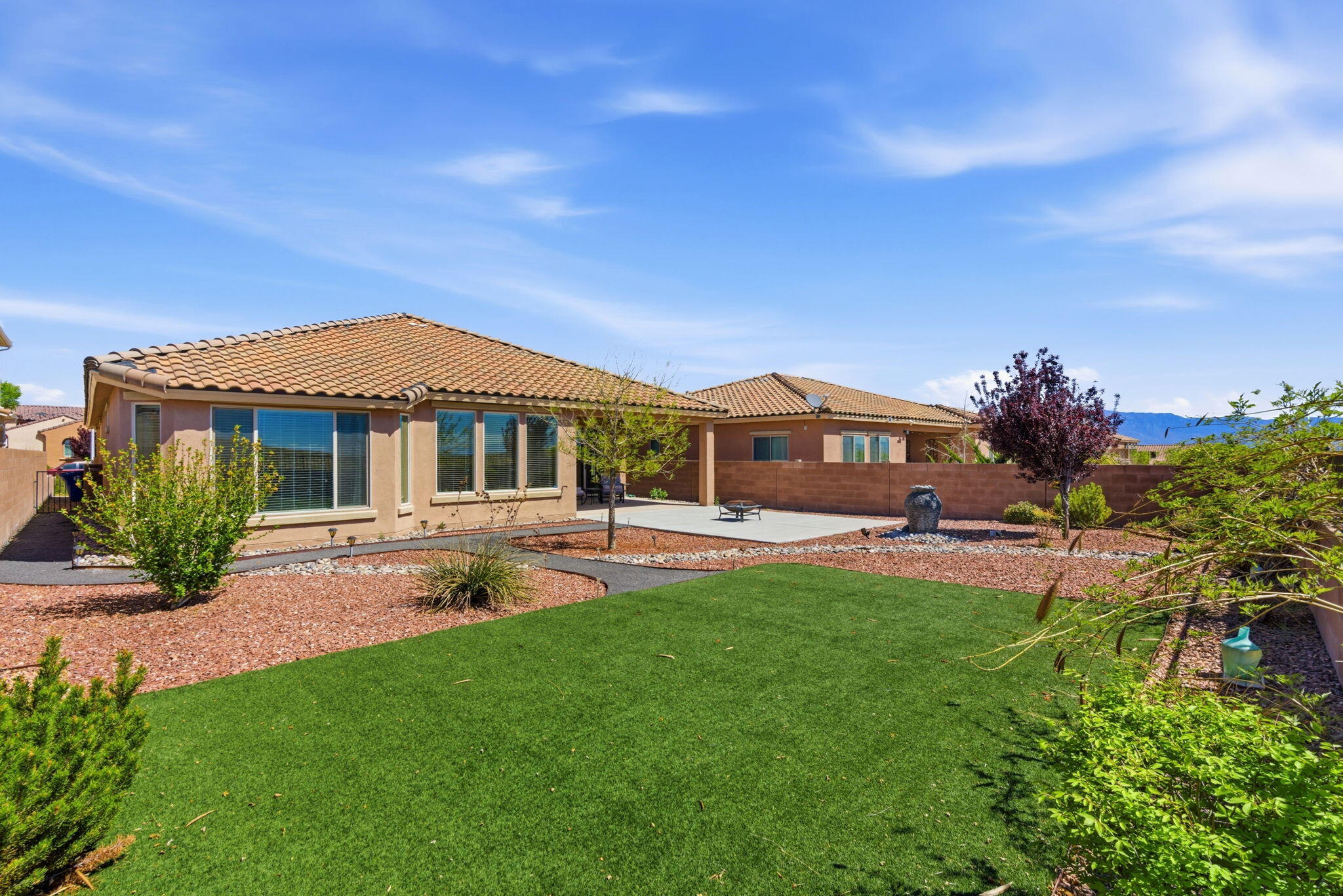 9108 Vista Bosquejo Road NW