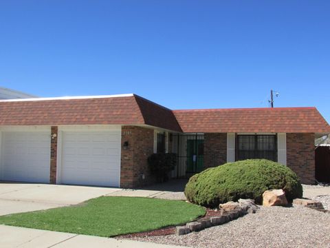 Photo of 3105 Dallas Street NE, Albuquerque, NM 87110 (MLS # 1100387)