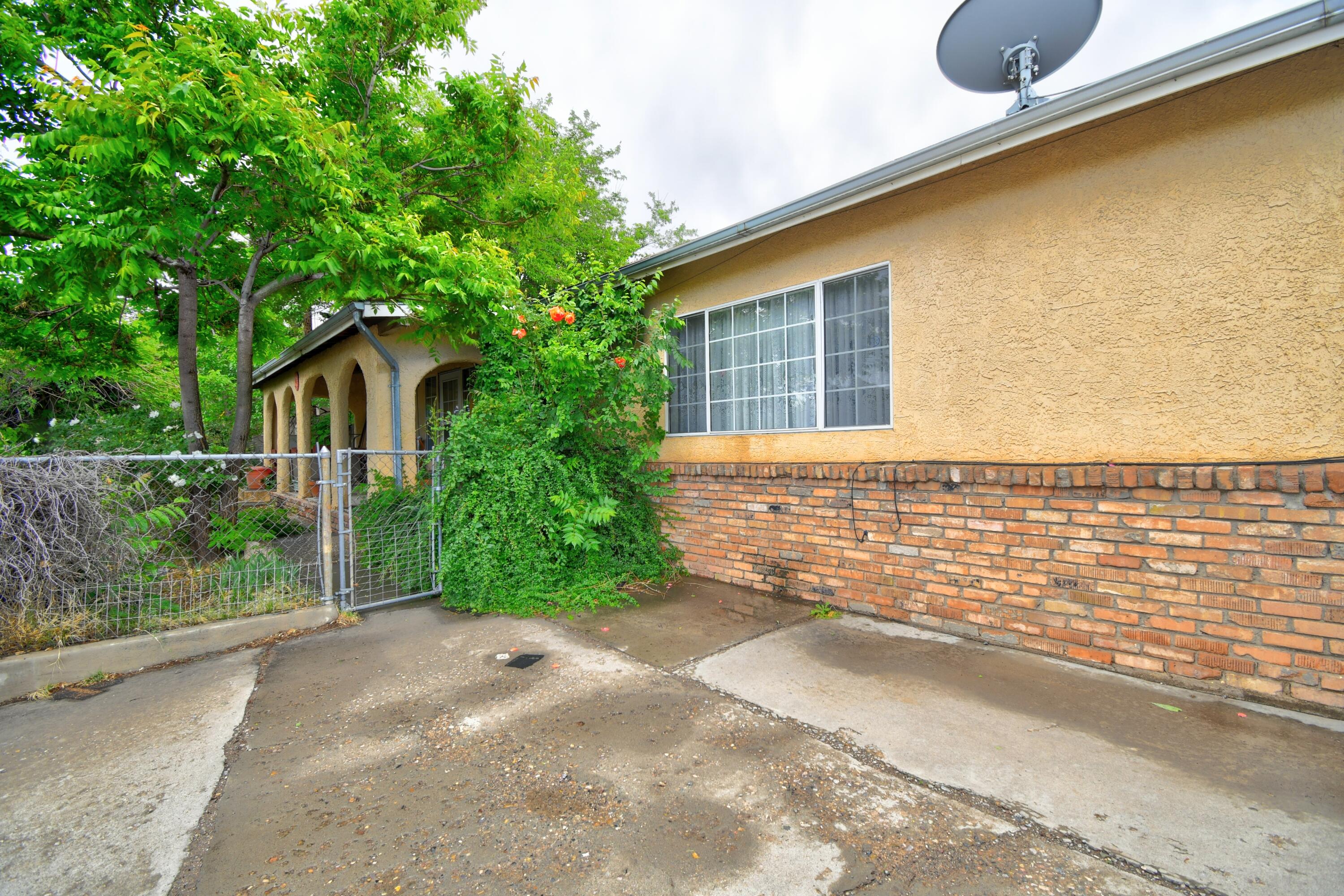 840 Griegos Road, Albuquerque, New Mexico image 1