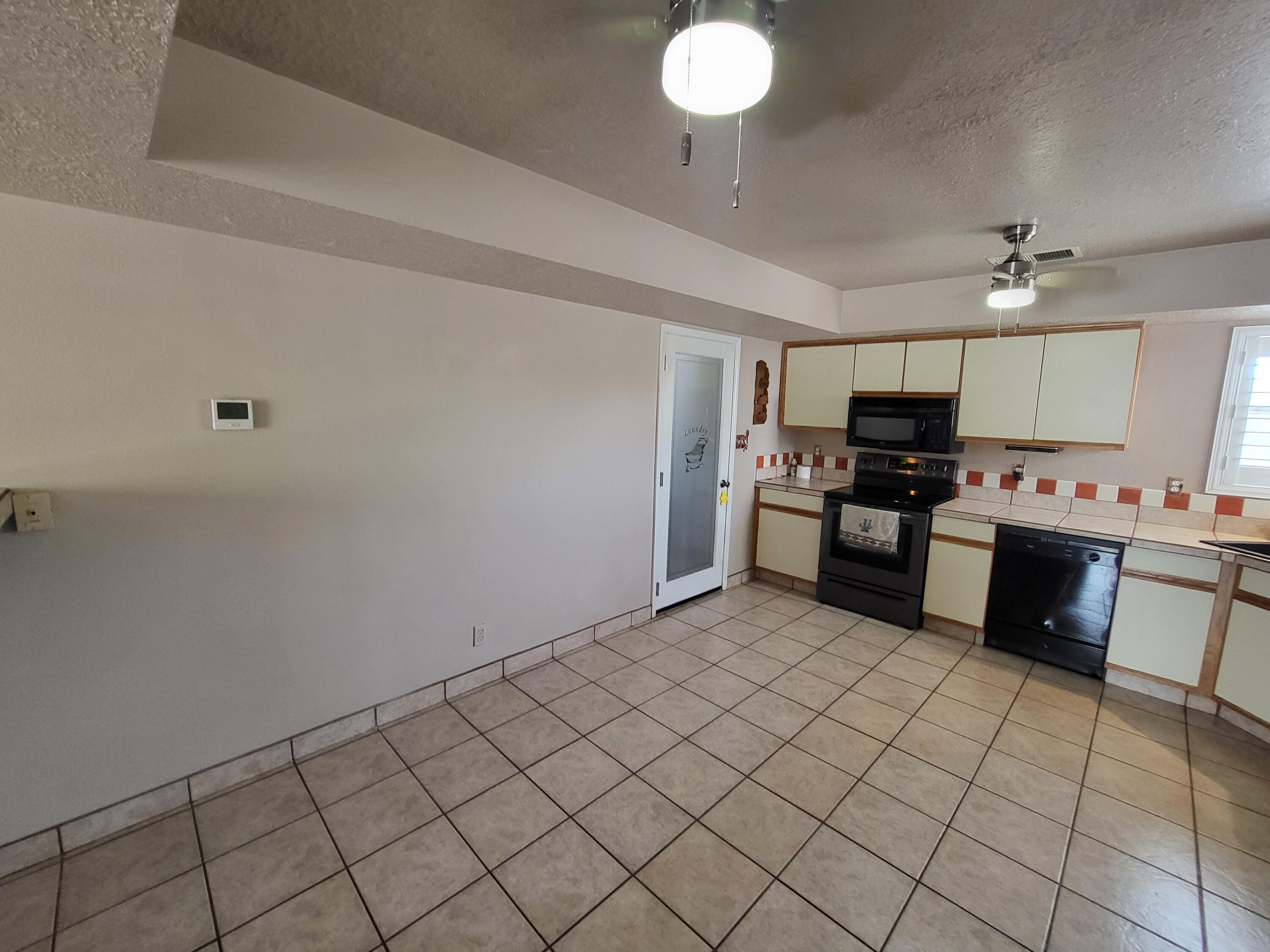 1713 Blueberry Drive, Rio Rancho, New Mexico image 9