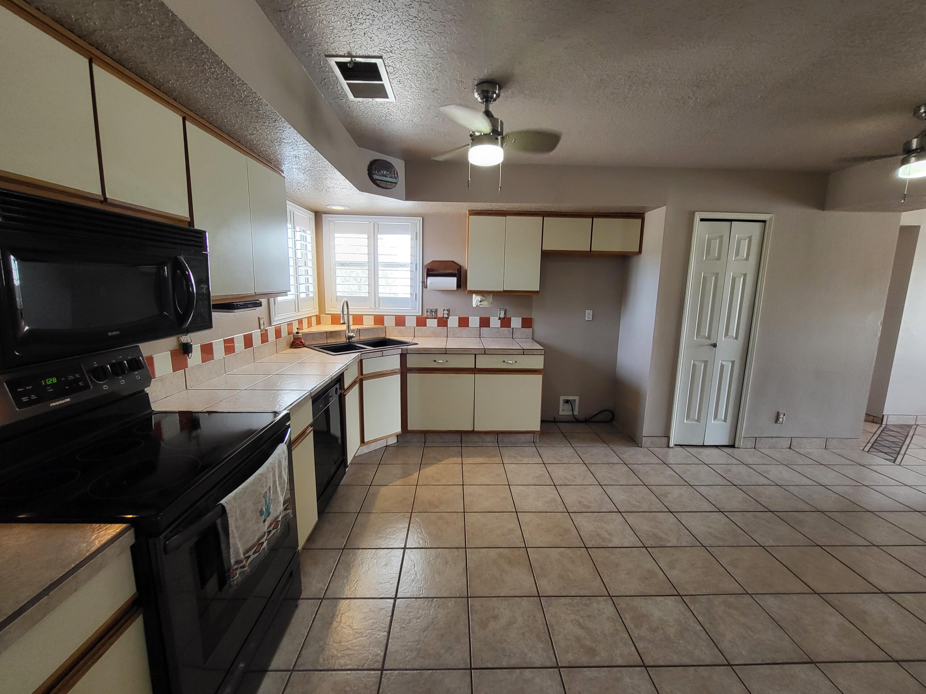 1713 Blueberry Drive, Rio Rancho, New Mexico image 10