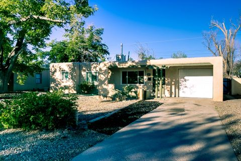 Photo of 721 Palomas Drive NE, Albuquerque, NM 87108 (MLS # 1093186)