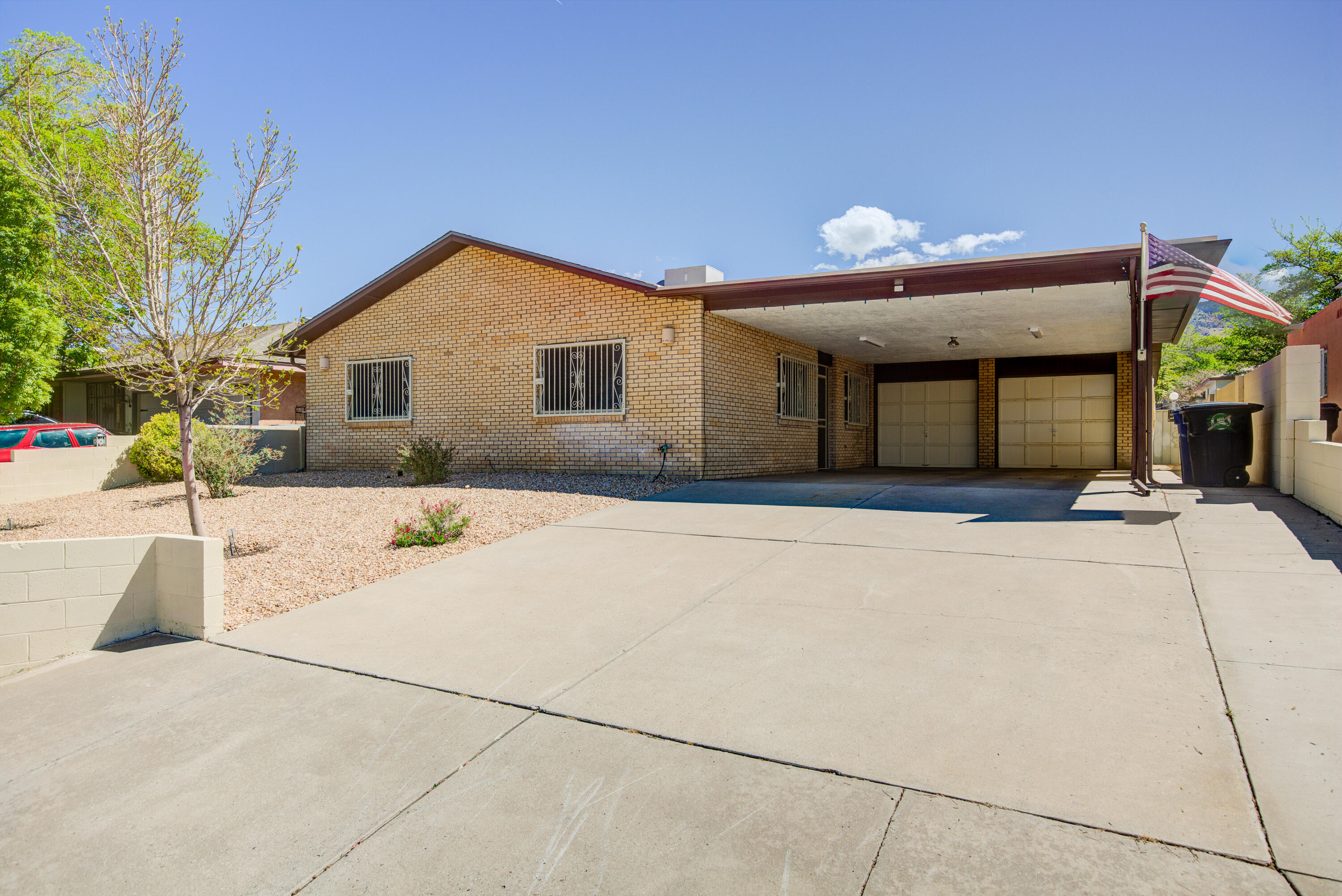 2412 Hiawatha Drive NE