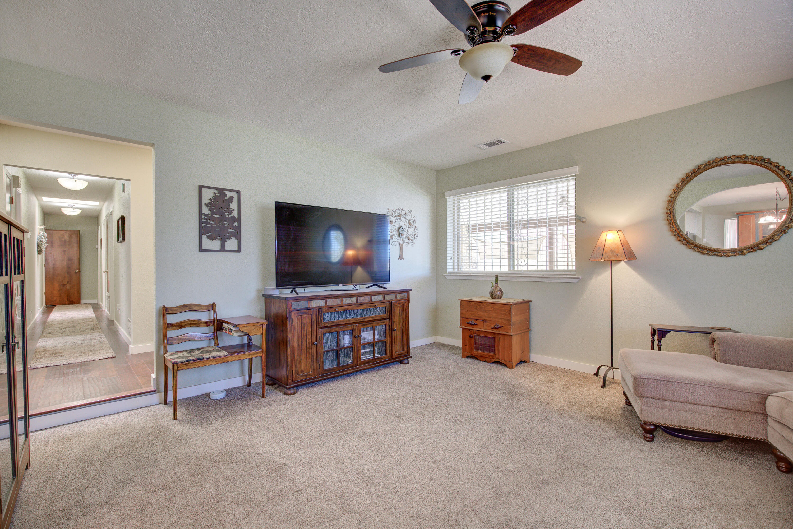 2412 Hiawatha Drive NE