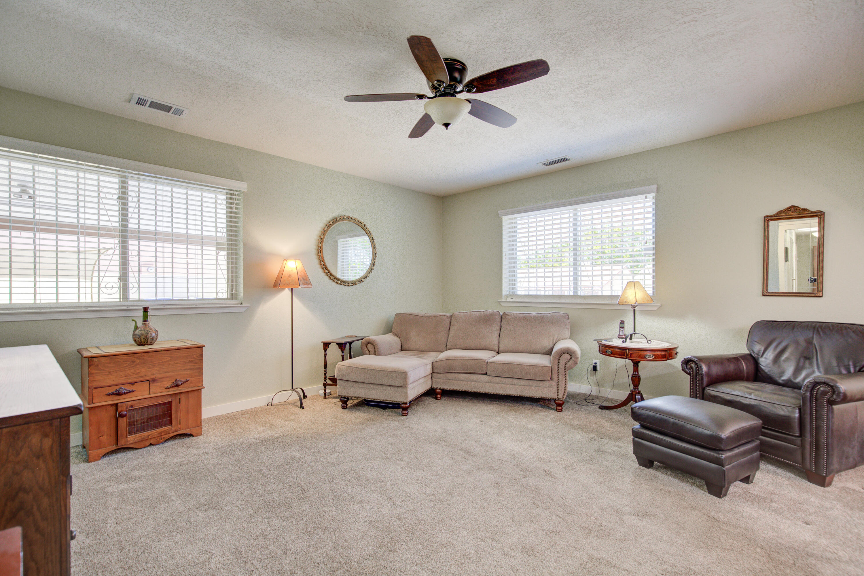 2412 Hiawatha Drive NE