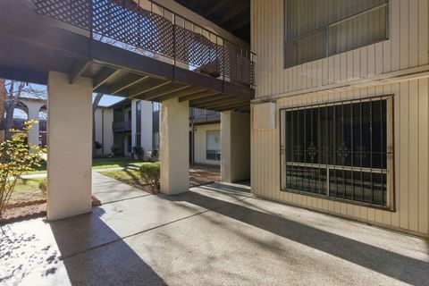 Photo of 1601 N Pennsylvania Street NE #U21, Albuquerque, NM 87110 (MLS # 1096914)