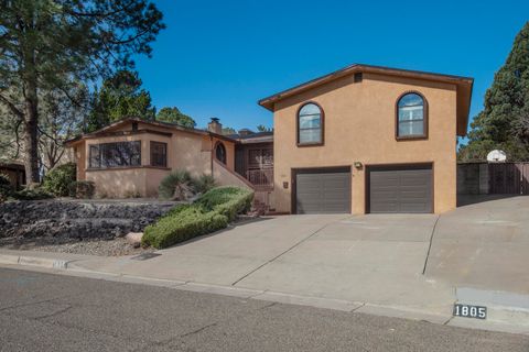 Photo of 1805 Notre Dame Drive NE, Albuquerque, NM 87106 (MLS # 1099393)