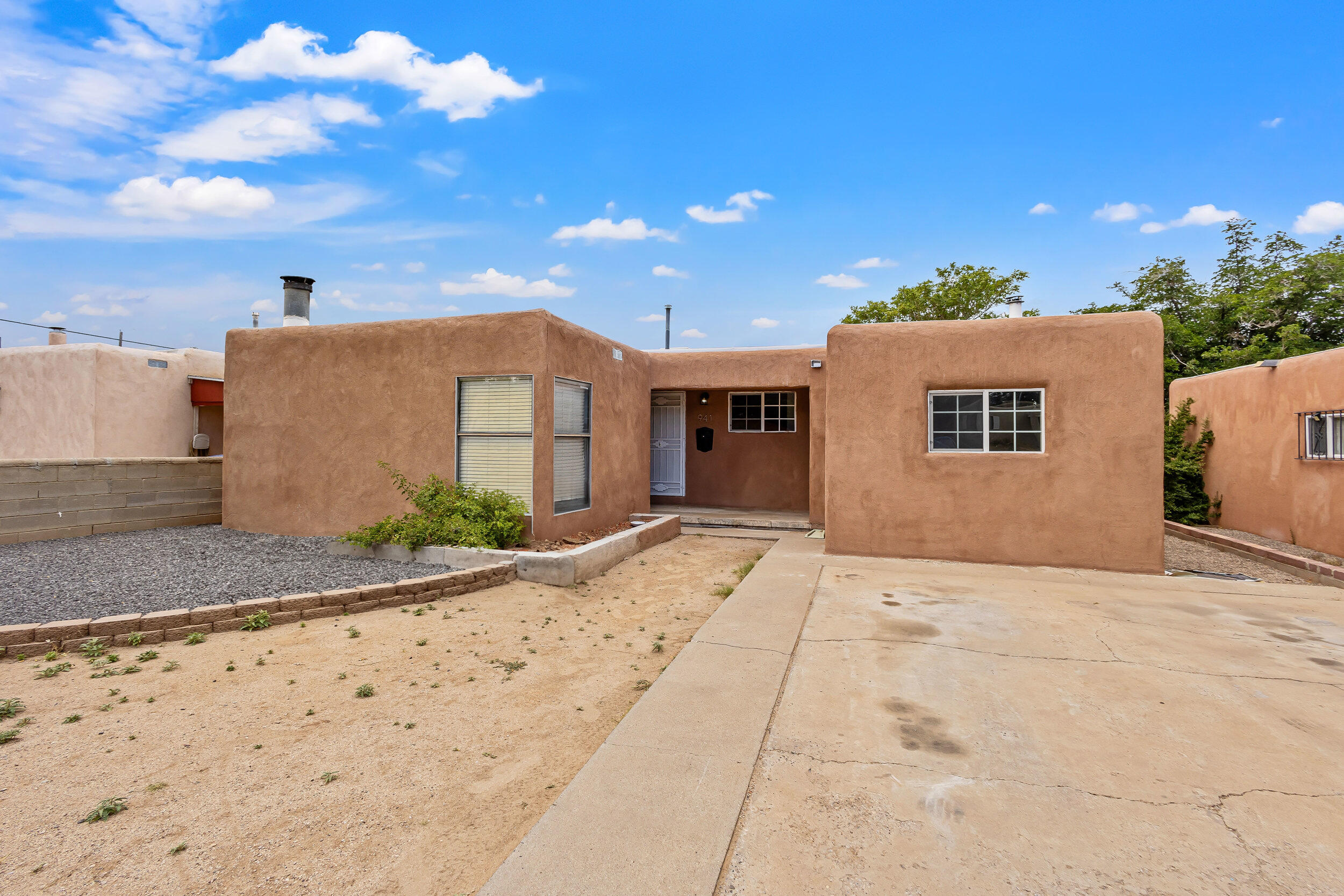 941 Palomas Drive, Albuquerque, New Mexico image 2