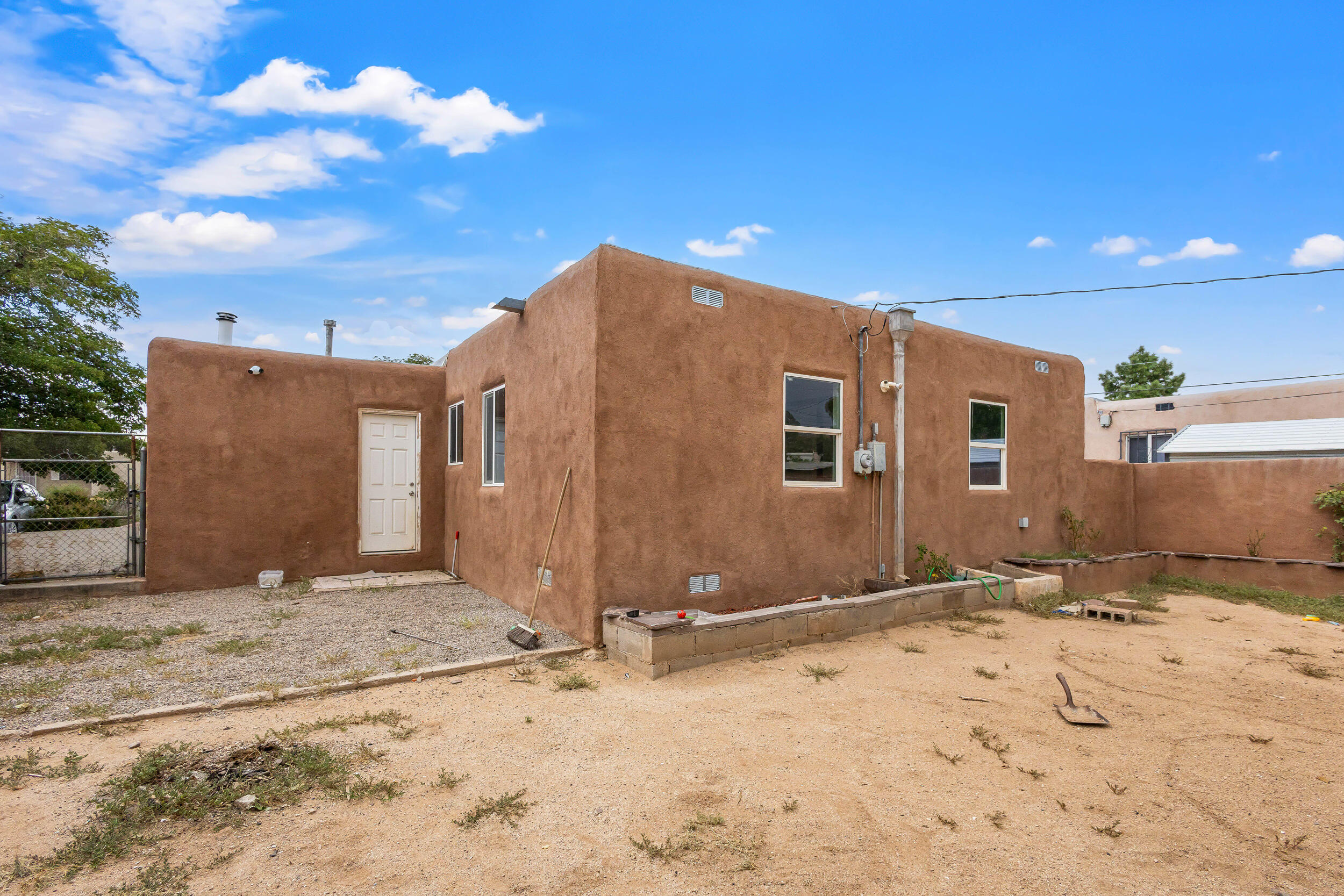 Photo 19 of 21 of 941 Palomas Drive SE house