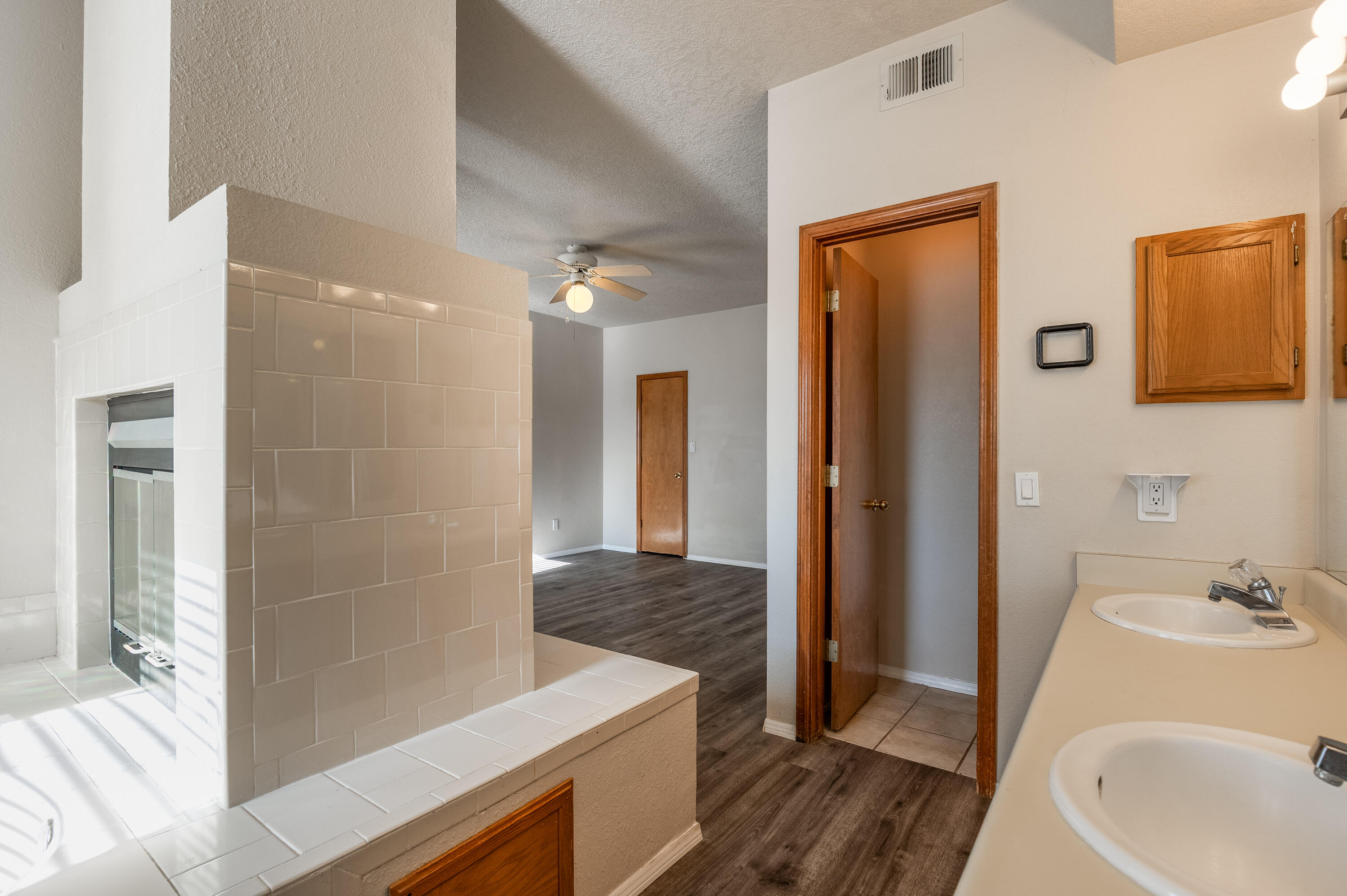 Albuquerque, New Mexico 87120, United States, 3 Bedrooms Bedrooms, ,3 BathroomsBathrooms,Residential,Active,150805