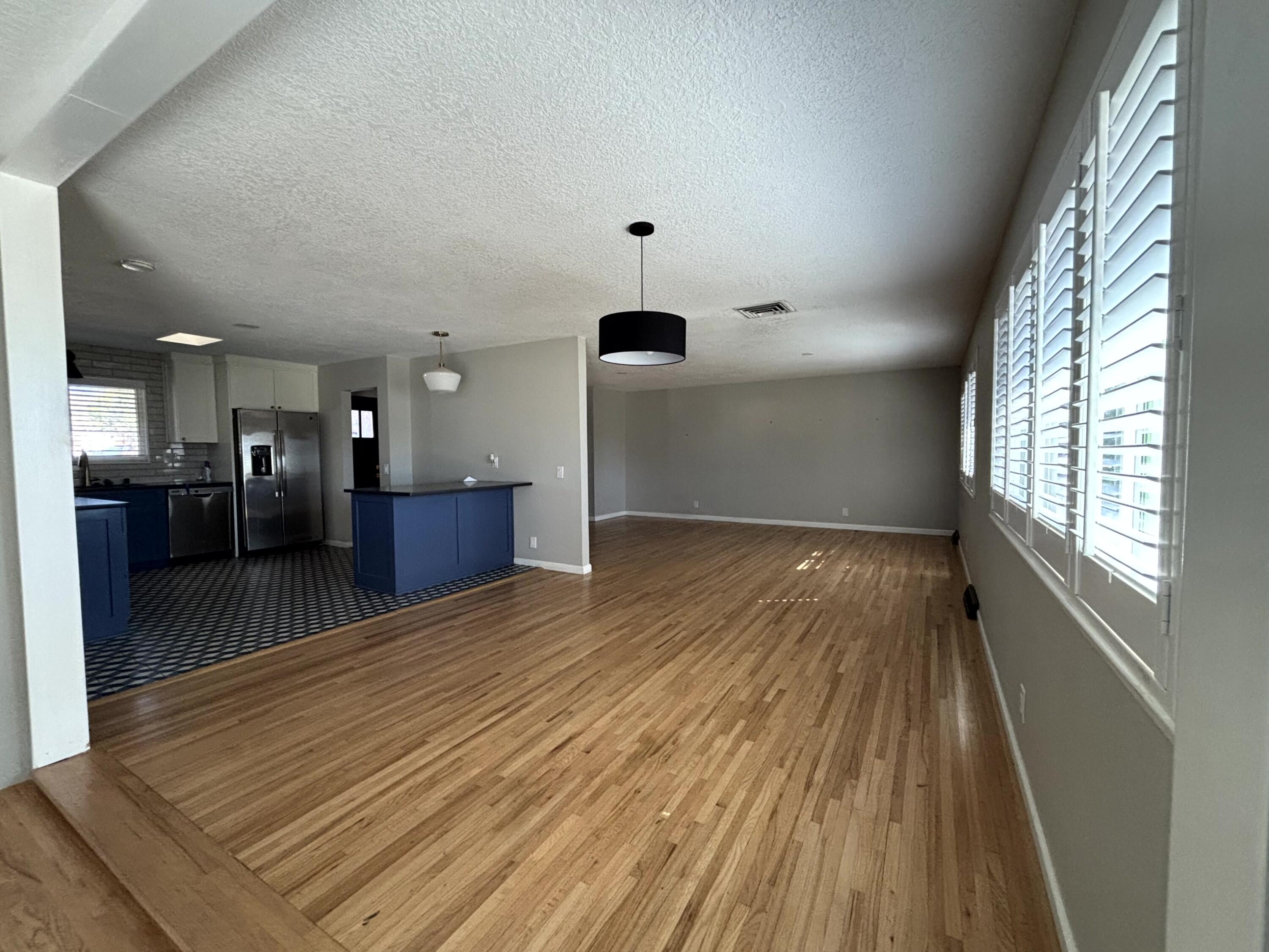 7001 Comanche Road NE
