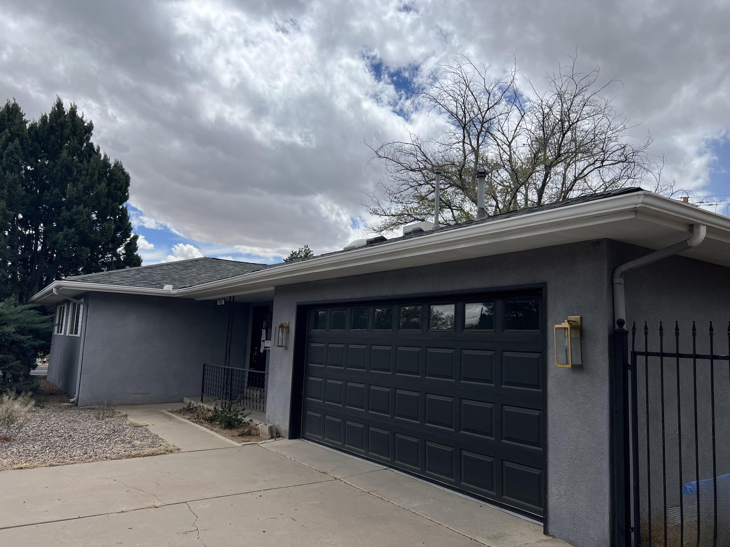7001 Comanche Road NE