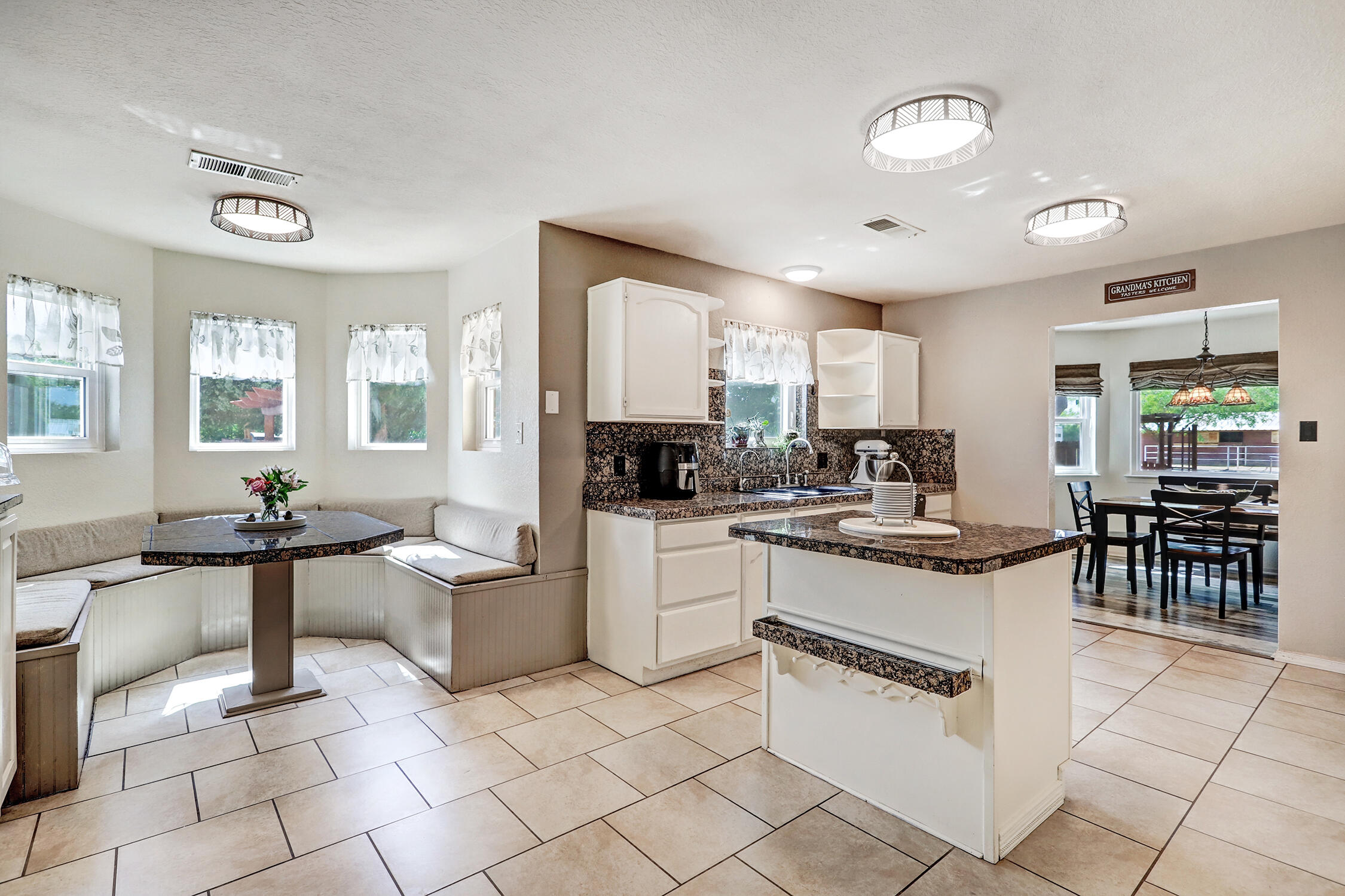 355 Esperanza Drive, Bosque Farms, New Mexico image 8