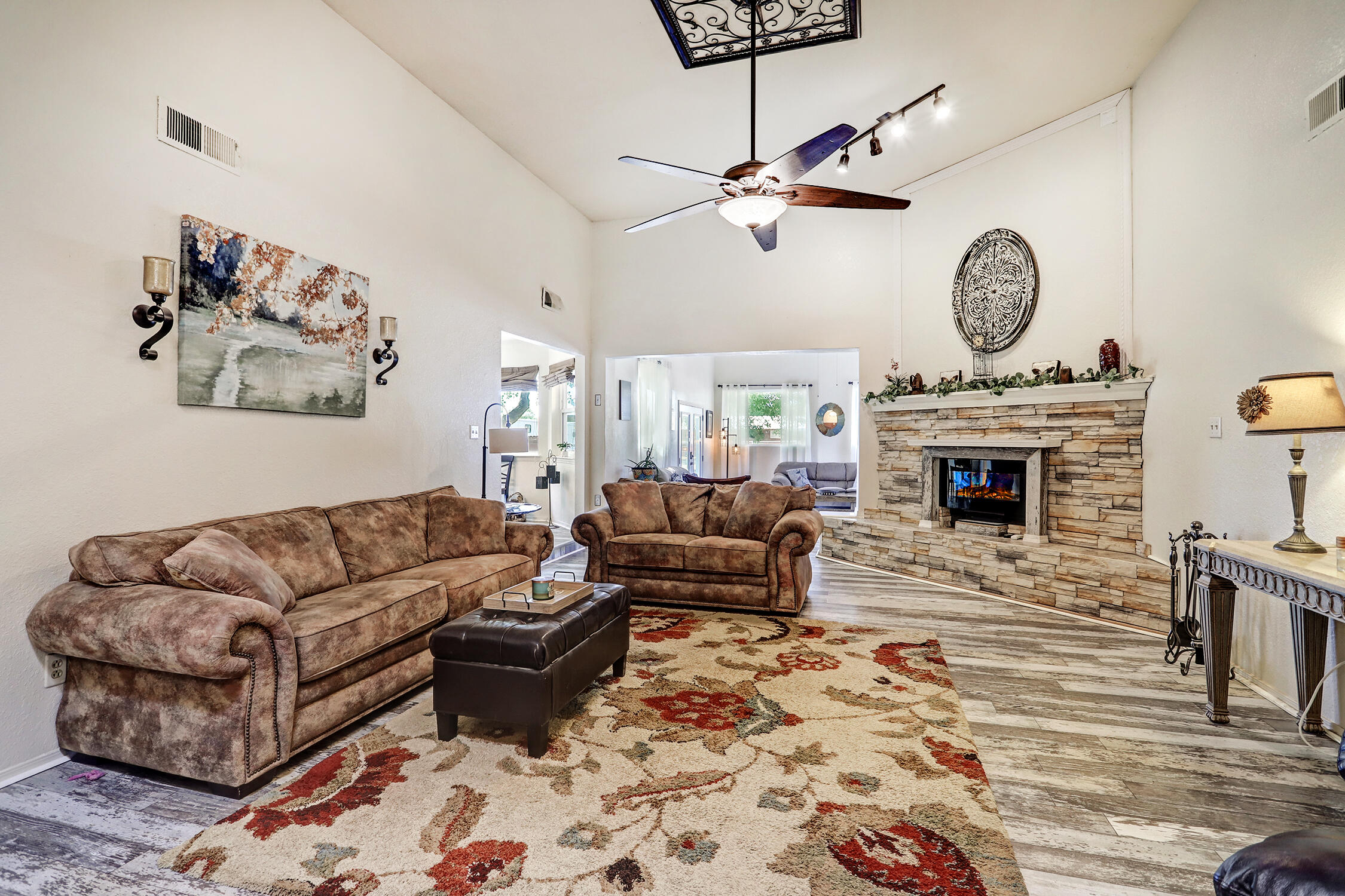 355 Esperanza Drive, Bosque Farms, New Mexico image 2