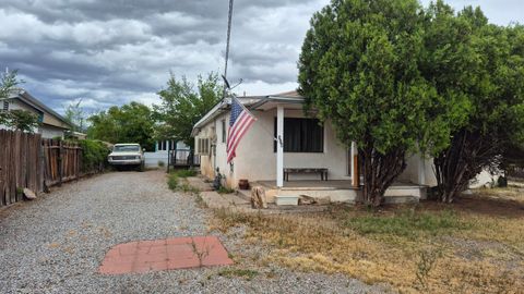Photo of 320 Montoya Street NW, Albuquerque, NM 87104 (MLS # 1101549)