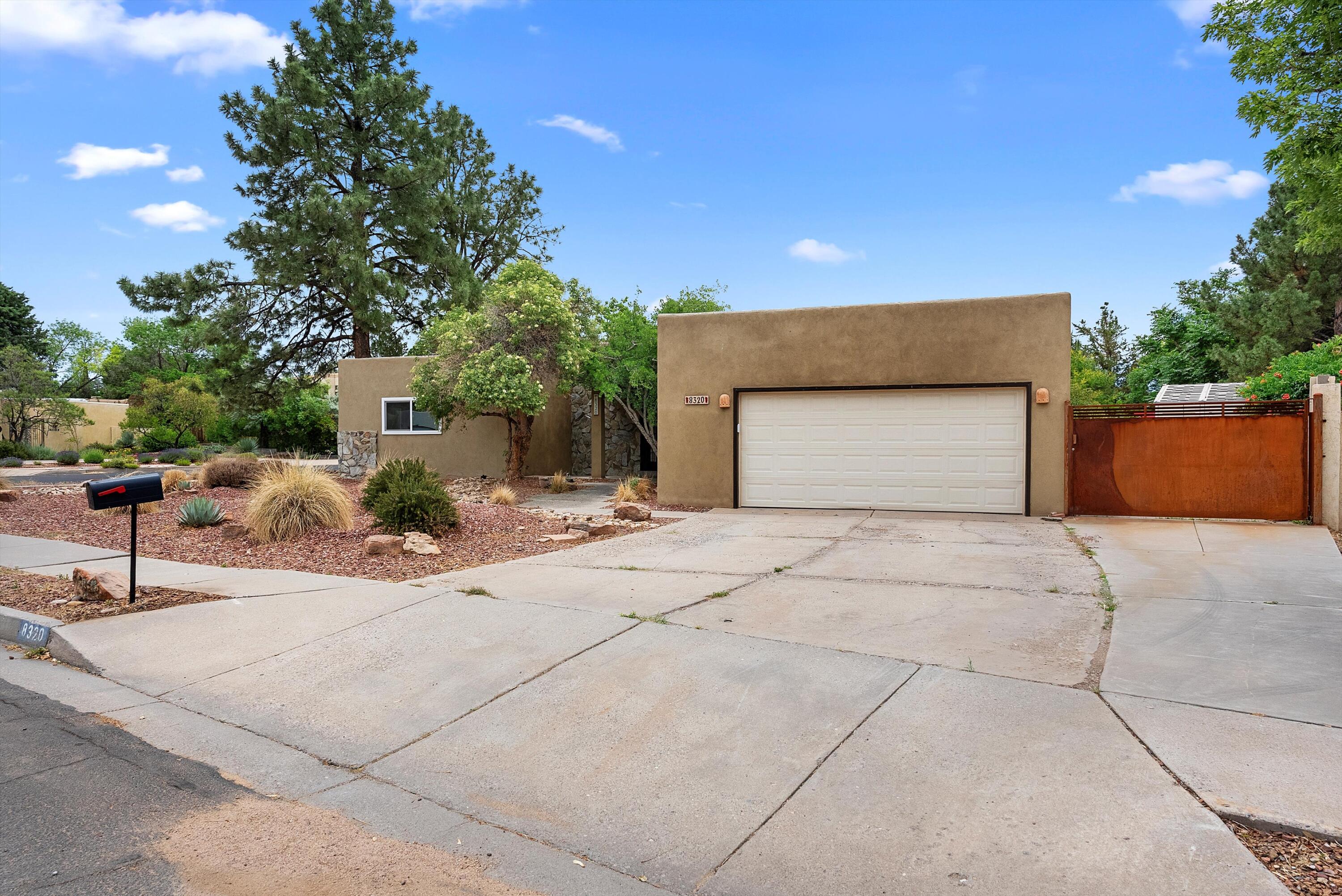 8320 Cherry Hills Drive, Albuquerque, New Mexico image 2